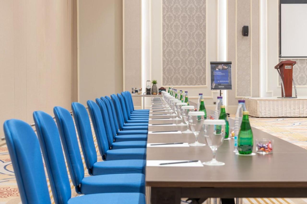होटल Radisson Blu Plaza 4*